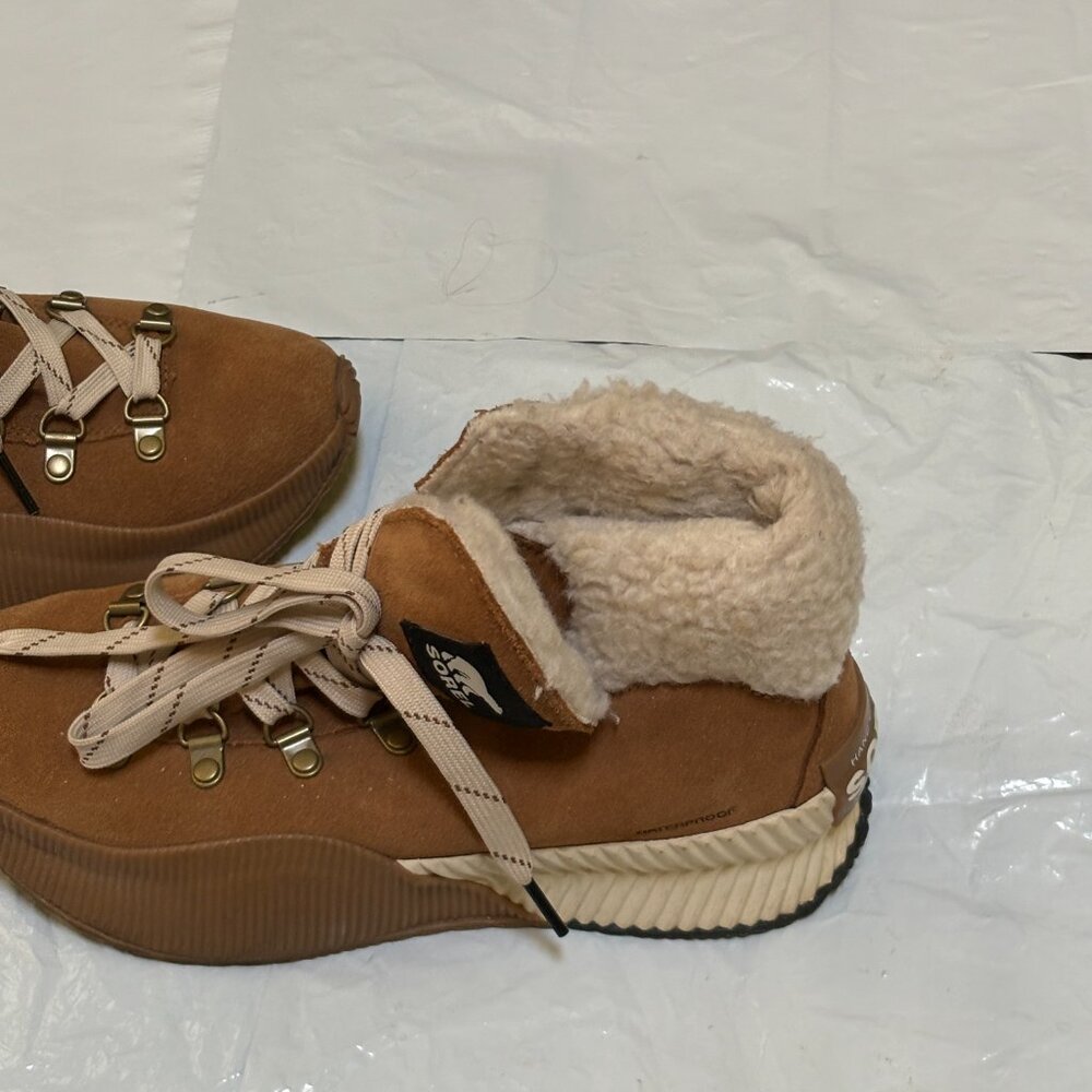 Sorel  Woman Sz 7.5  Cozy   Tawny Buff Suede Wedge Ankle Boots Shoes Camel $159 - Picture 3 of 7